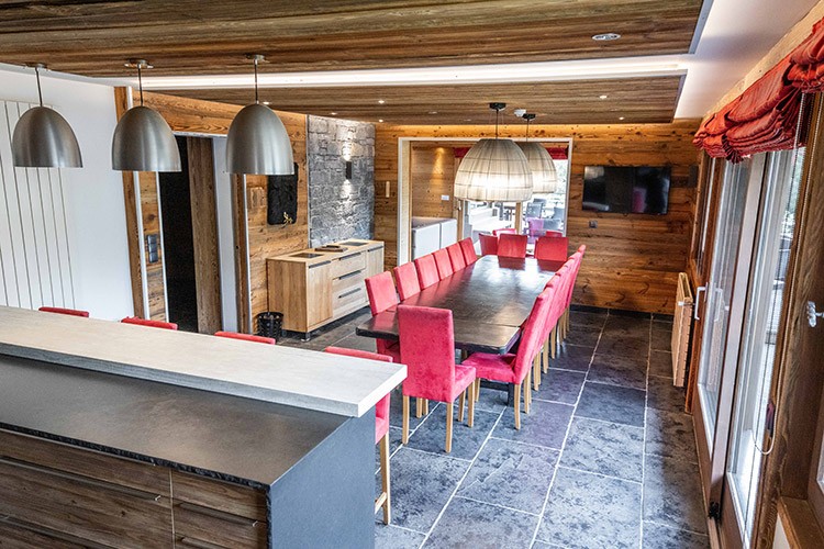 salle à manger et cuisine chalet adelphine 1