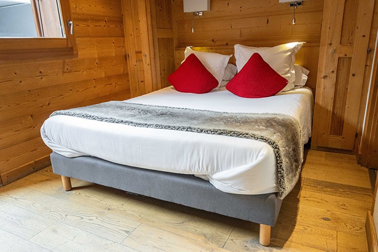 Chambre lit double chalet Adelphine 2