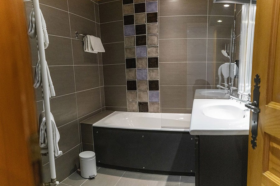 chambre 3 classique 2 personnes salle de bain 3