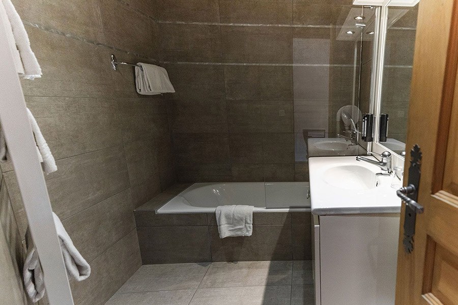 chambre 2 classique 2 personnes salle de bain 2