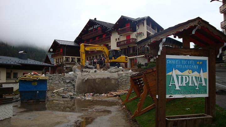 une partie de l'hotel detruit